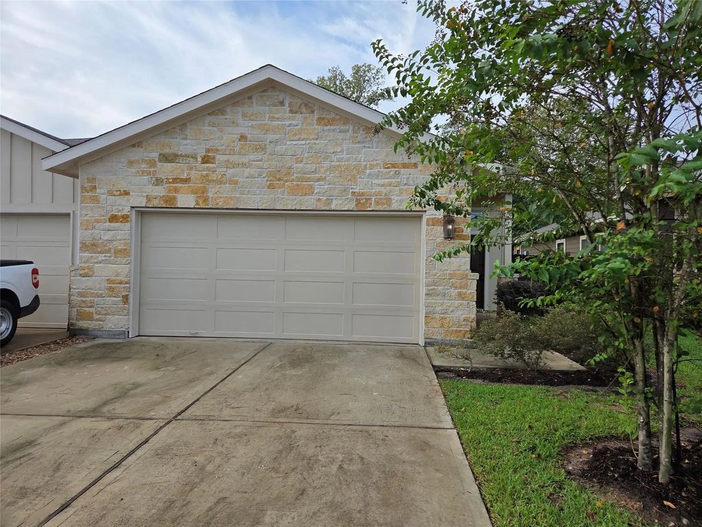9737 Grosbeak Lane, Magnolia