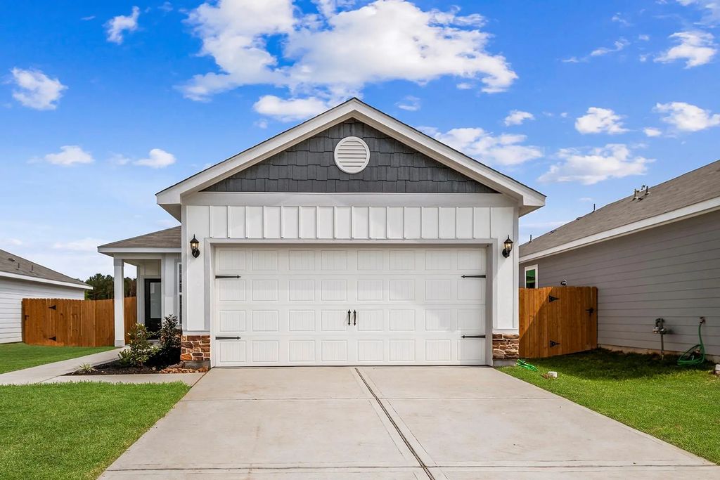 16462 Honeysuckle Hill Drive, Conroe