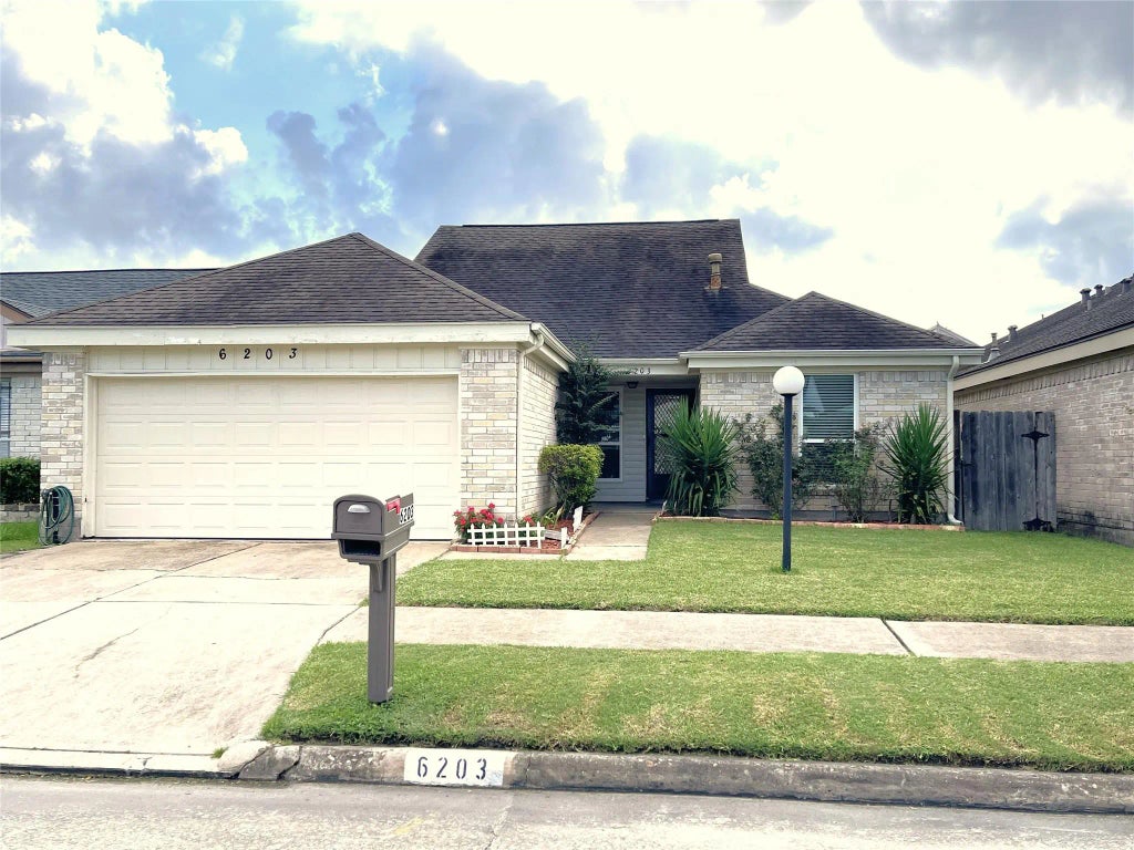 6203 Gladewell Drive, Houston