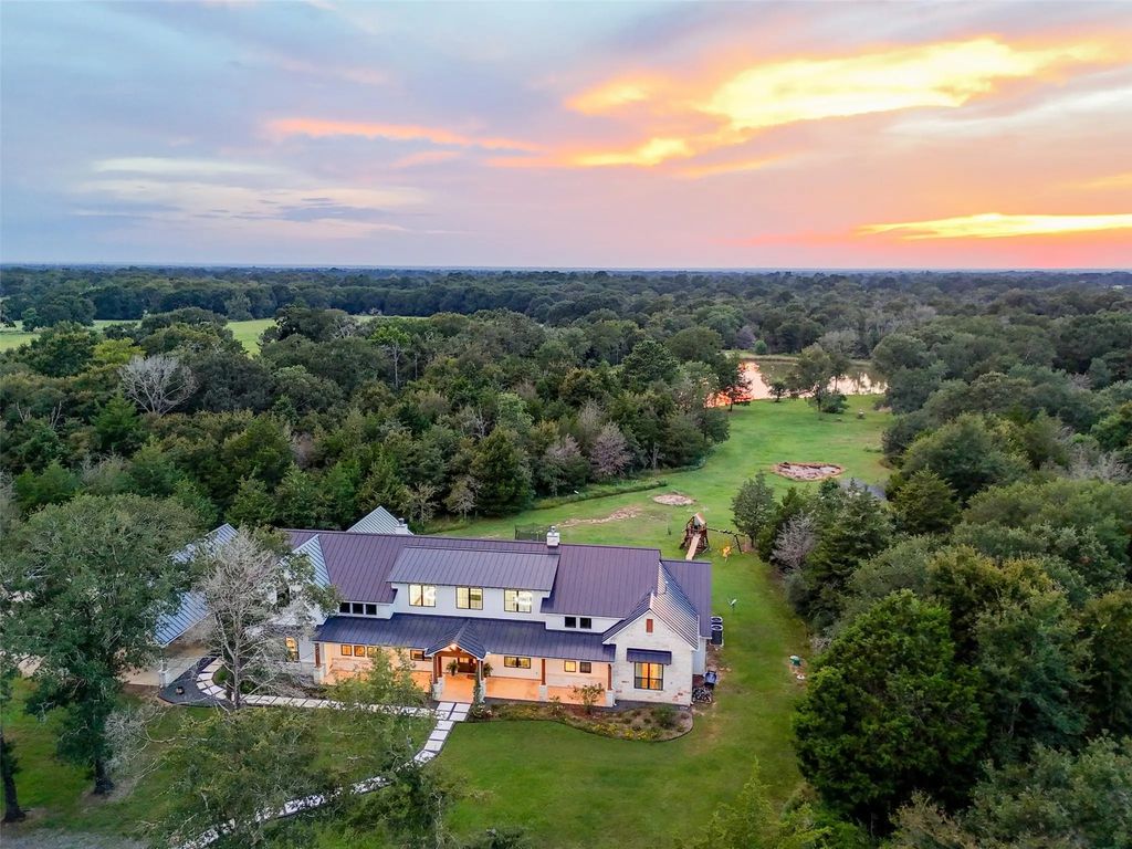 27201 Double Culvert Road, Hempstead