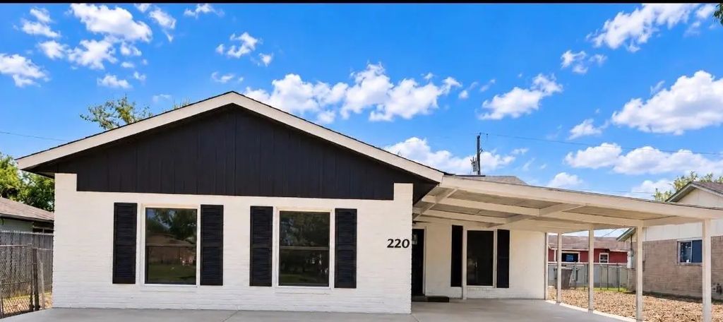 220 Austin St, Angleton