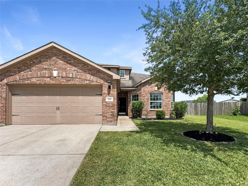 211 Golden Eagle Court, La Marque