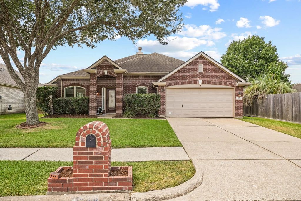 4926 Quiet Canyon Drive, Friendswood