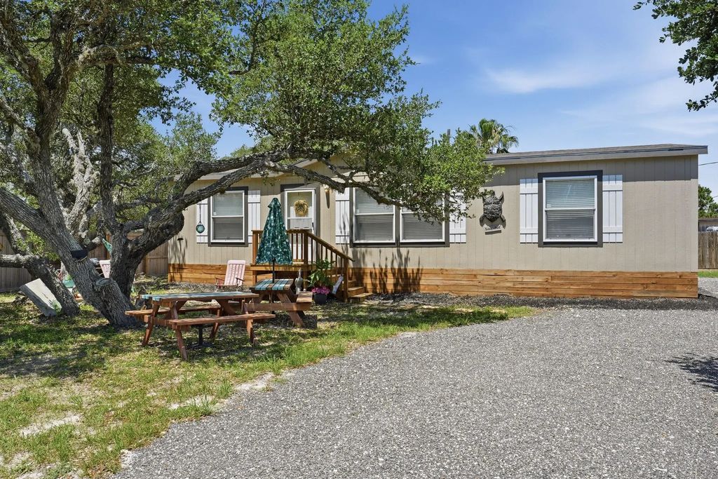 867 Rowe Street, Rockport