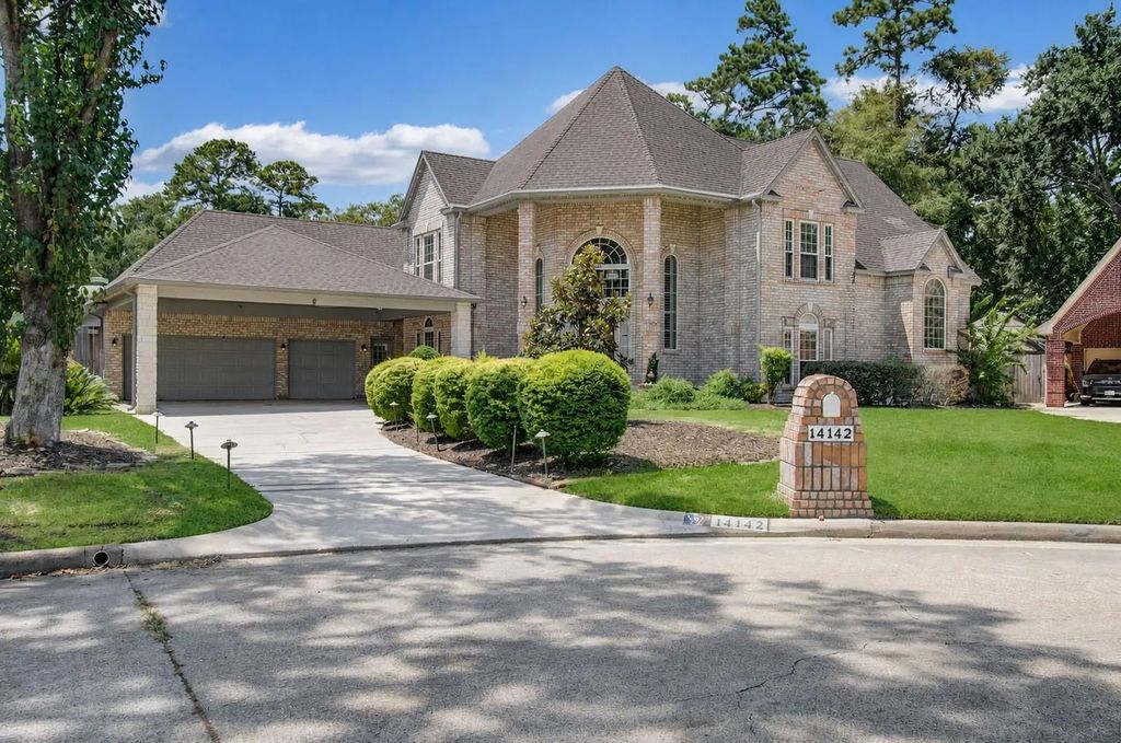 14142 Champion Village Drive, Houston