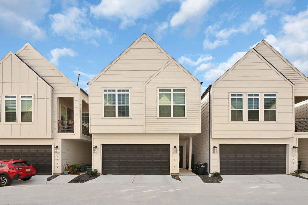 5733 White Magnolia Street, Houston