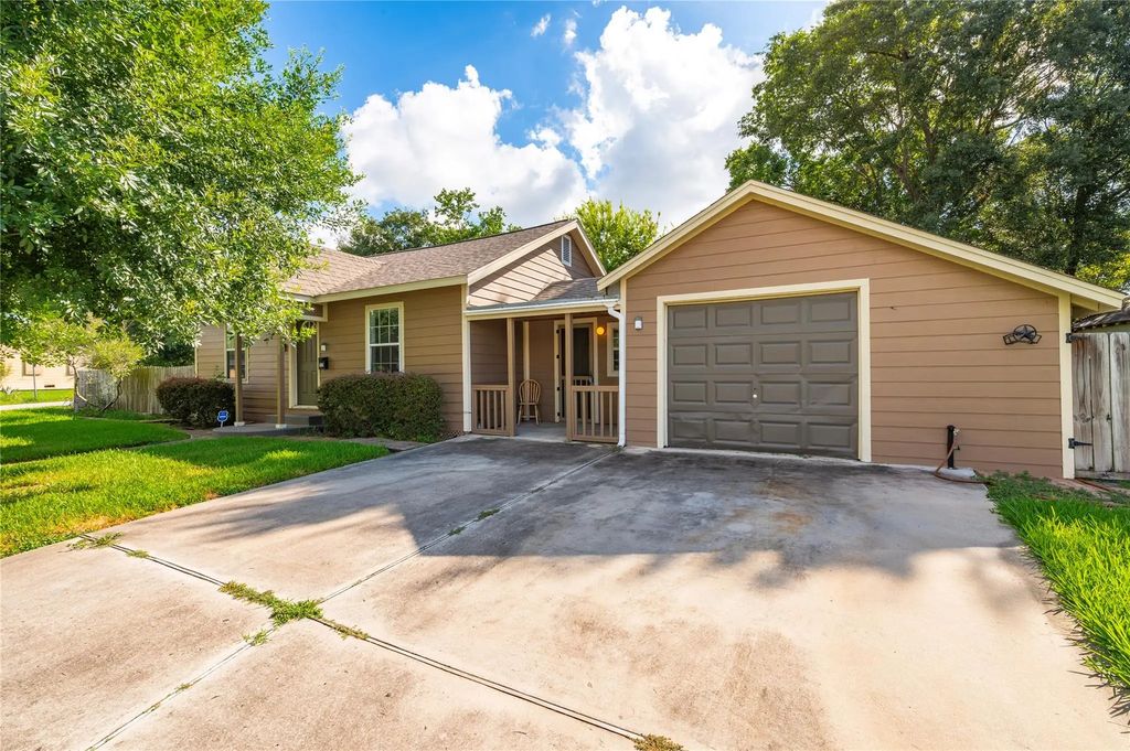 322 N Logan Street, Texas City