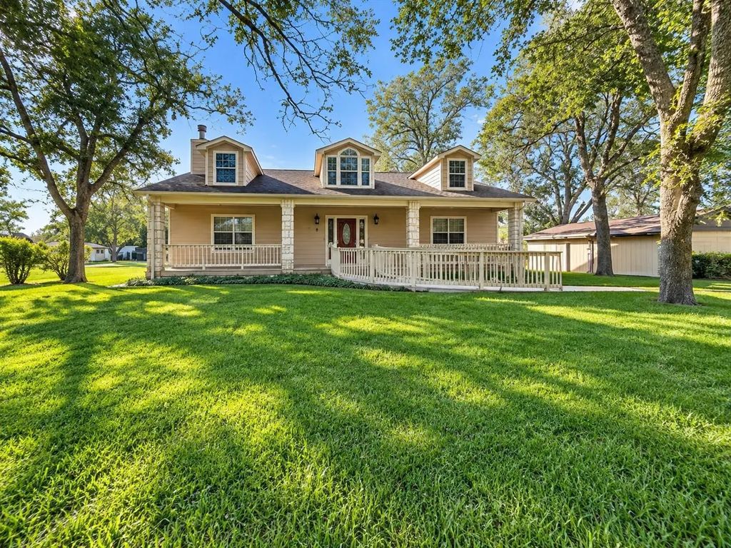 2605 N Abell Street, Wharton