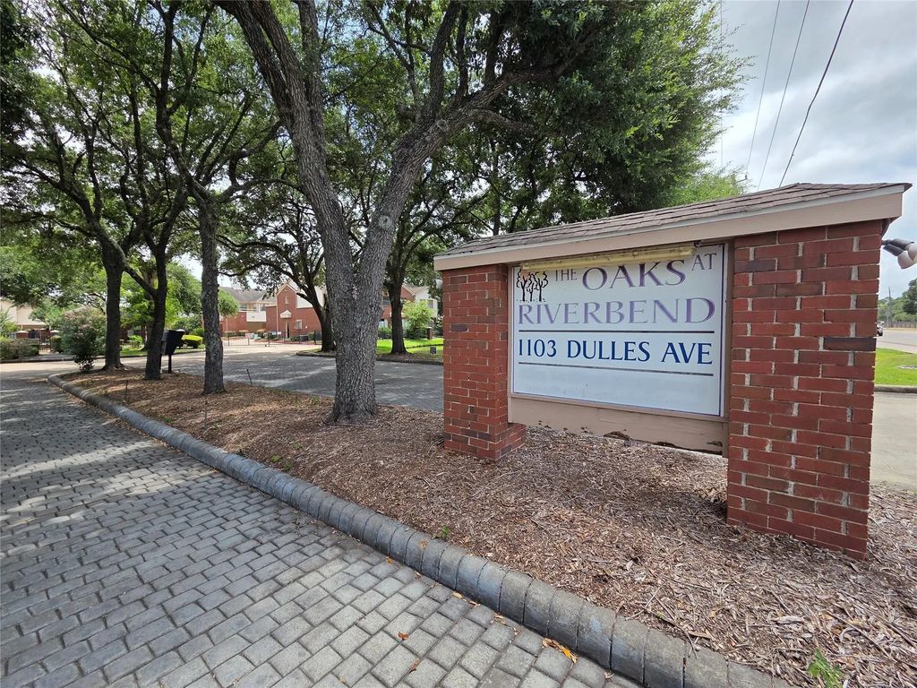 1103 Dulles Avenue 1402, Stafford