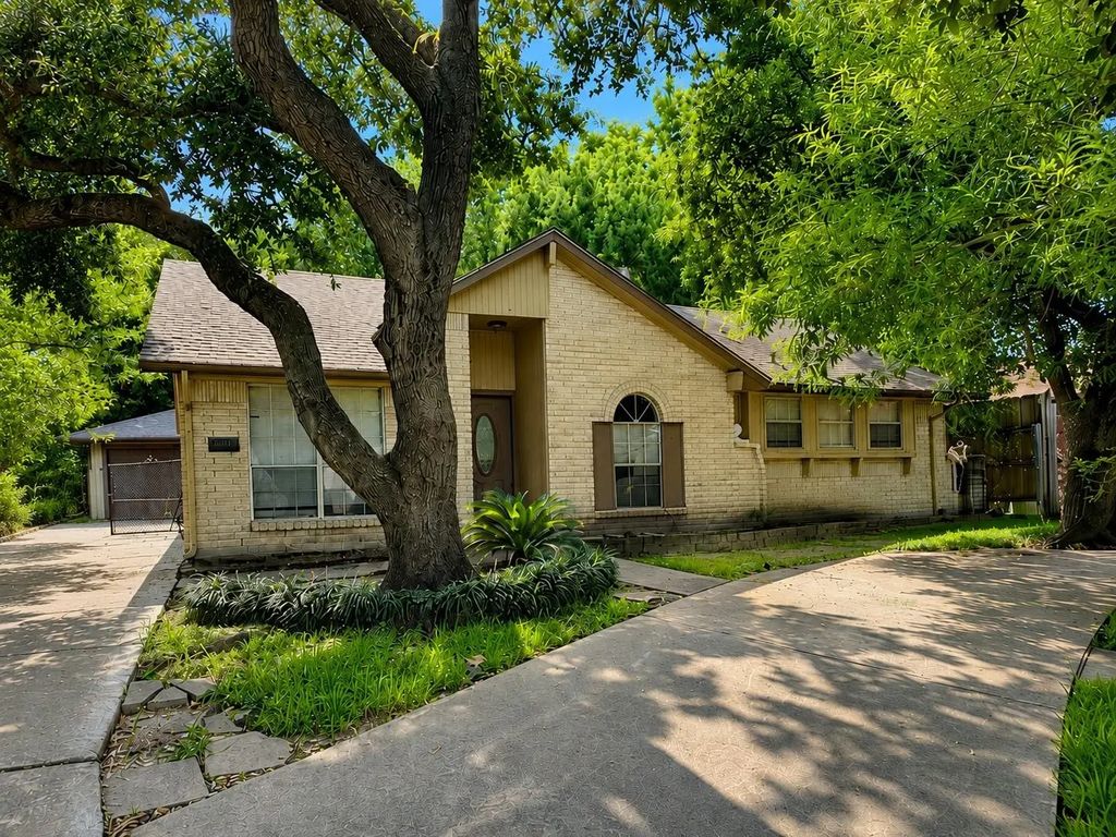 13126 Meadow Leaf Lane, Houston