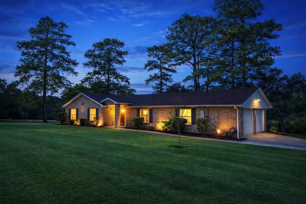 203 N Bayou Bend Drive, Baytown