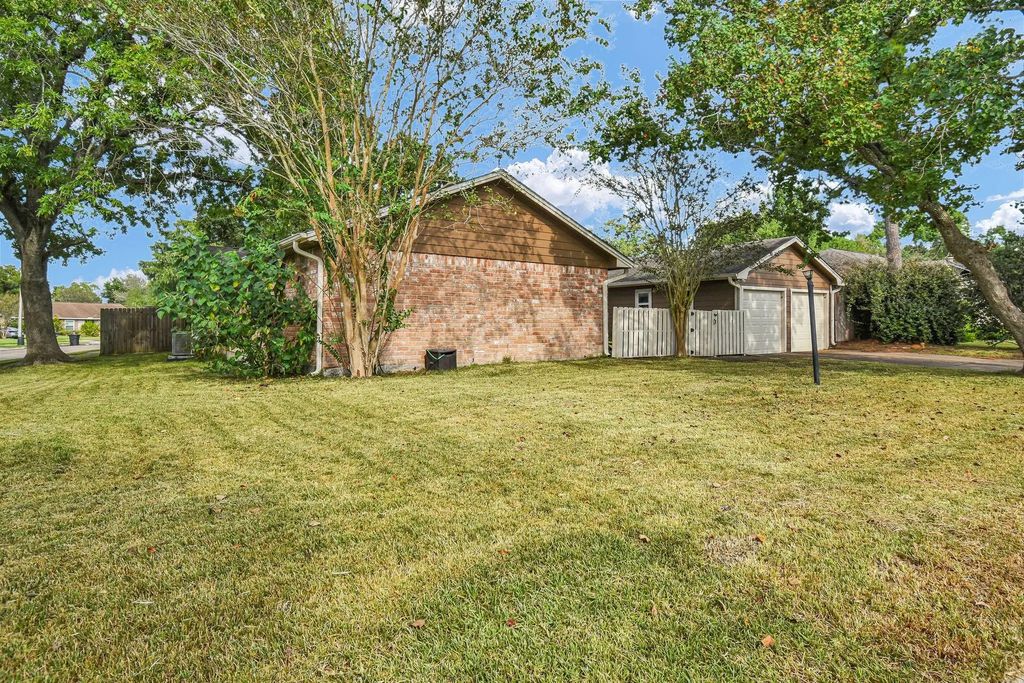 16103 Tibet Road, Friendswood