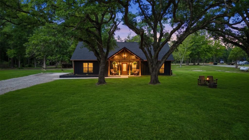 2950 County Road 4375, Woodville