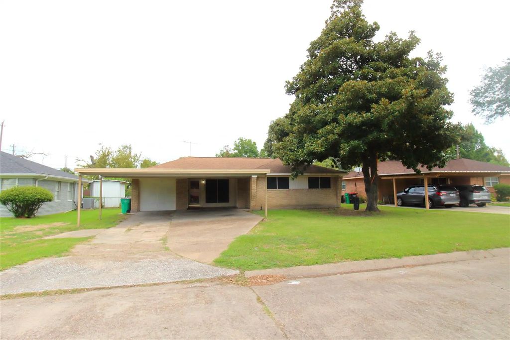402 Chandler Drive, Baytown