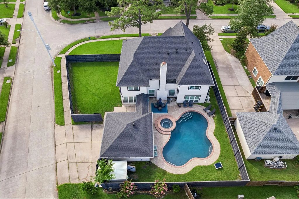 2121 Kildare Drive, Pearland