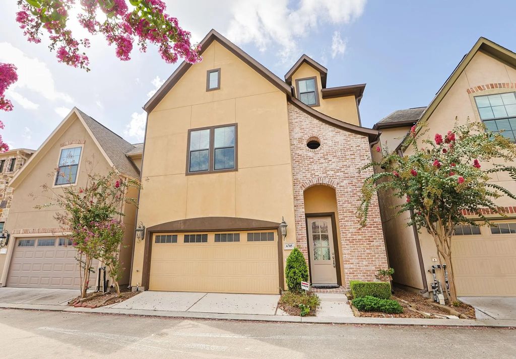 6705 Woodbend Park S, Houston