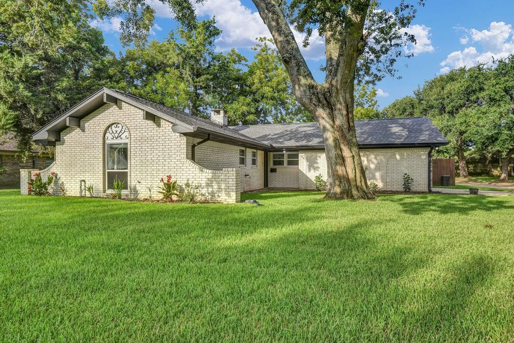152 Cannon Street, Clute