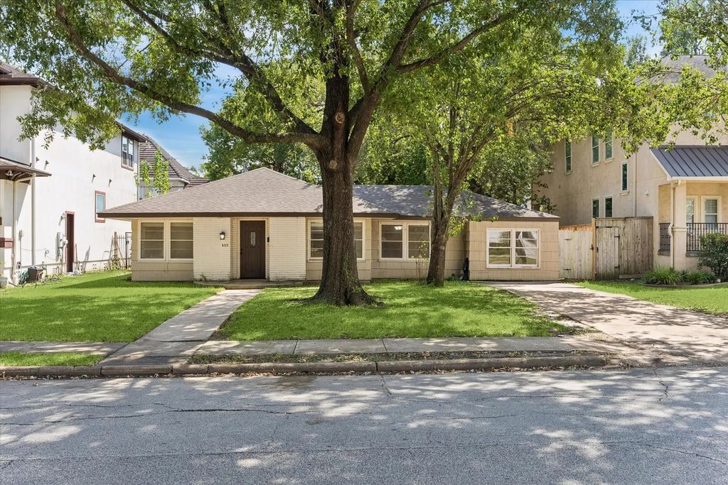 5119 Patrick Henry, Bellaire