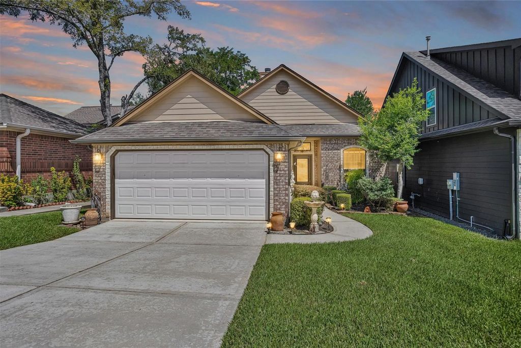 104 Harbour Town Circle, Conroe