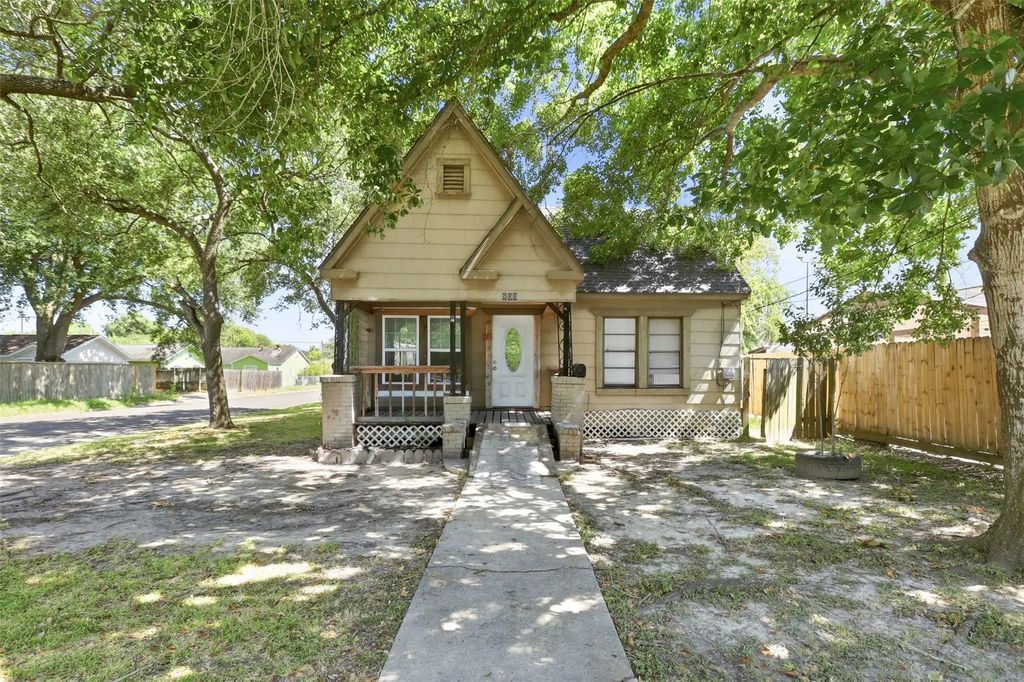 800 E Lobit Street, Baytown
