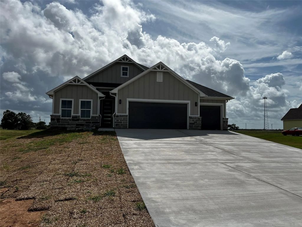 347 Brahman Trail, Angleton