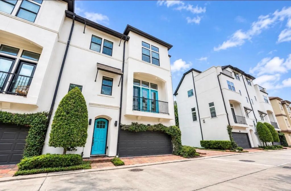 8822 Lakeshore Bend Drive, Houston