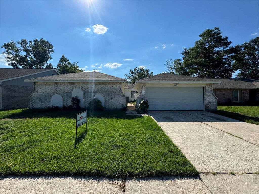 23227 Low Ridge, Spring