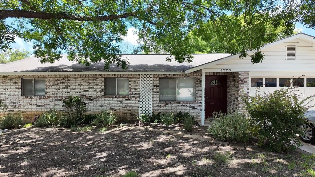1123 Warbler Drive, Kerrville