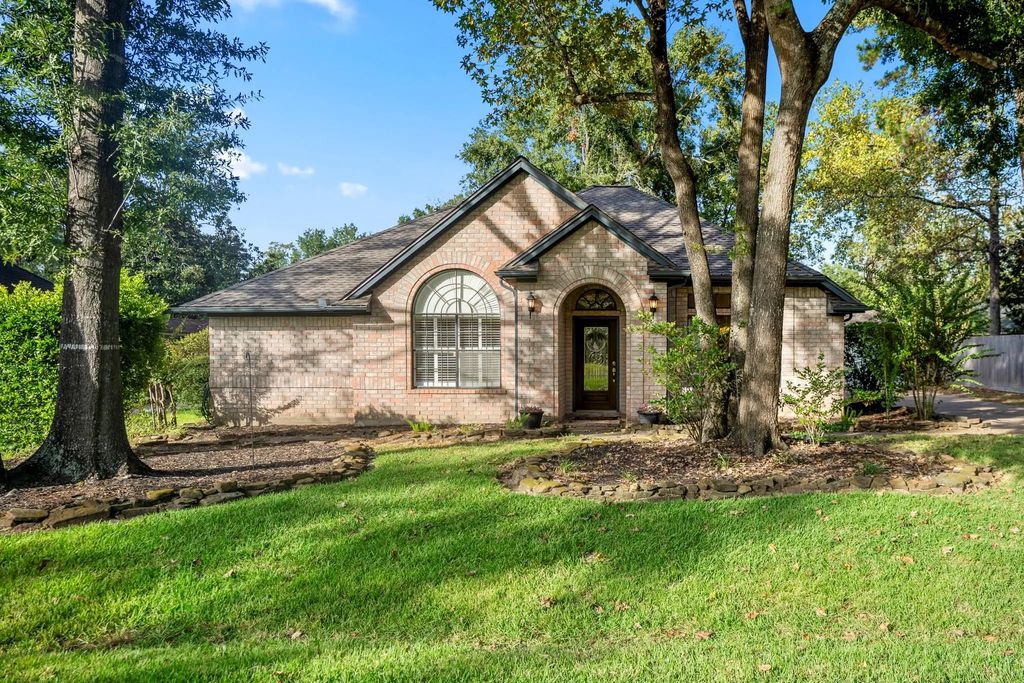 812 Woodland Lane, Conroe