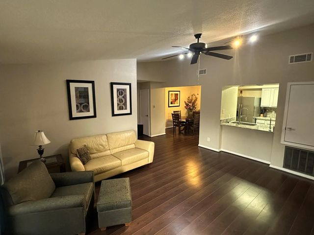 8100 Cambridge Street 32, Houston