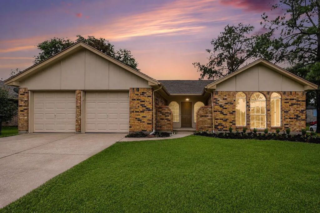3810 Clover Drive, Alvin