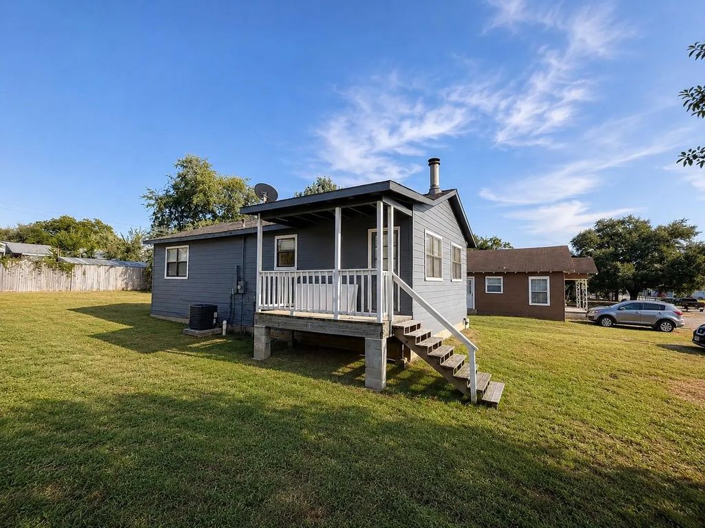 1036 15th Street, Hempstead