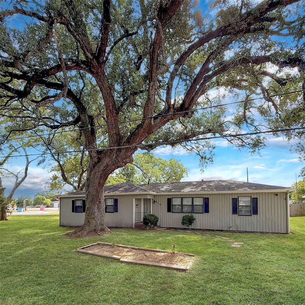 819 W Kyle Road, Clute