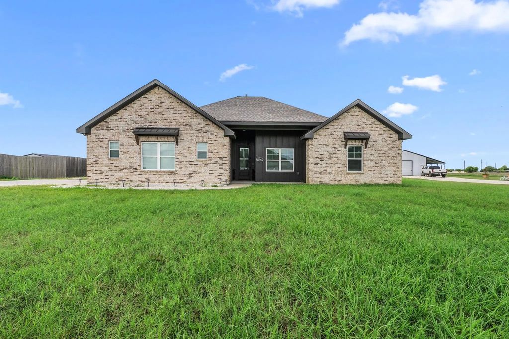 15769 County Road 272, East Bernard