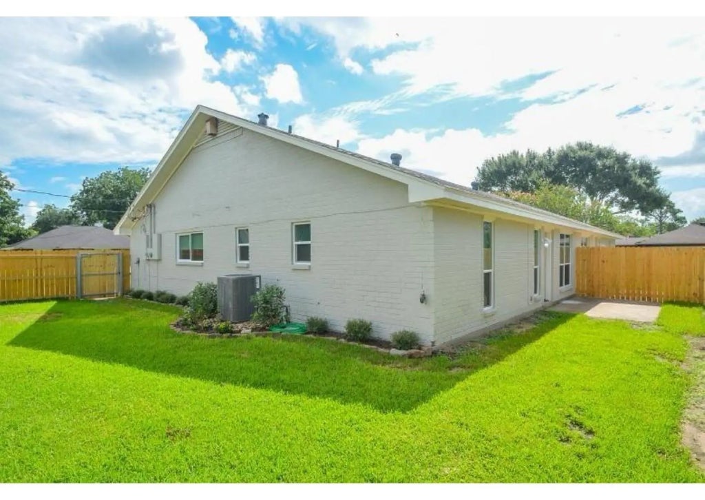 6315 Bowers Street, Wallis