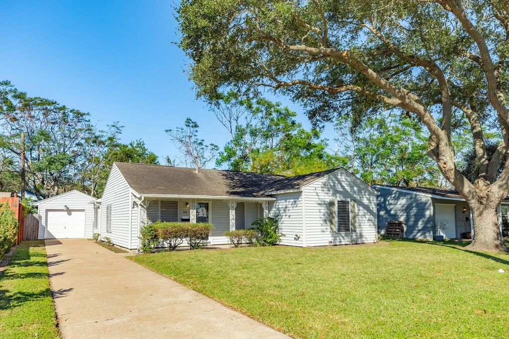 114 Tarpon Avenue, Galveston