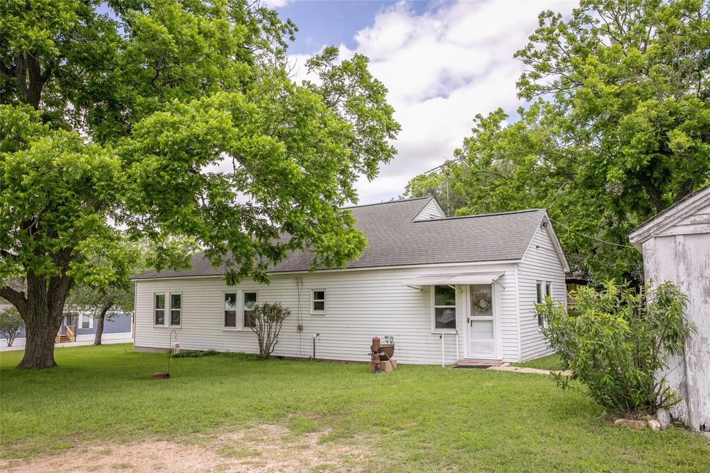 400 N Brazos Street, Burton