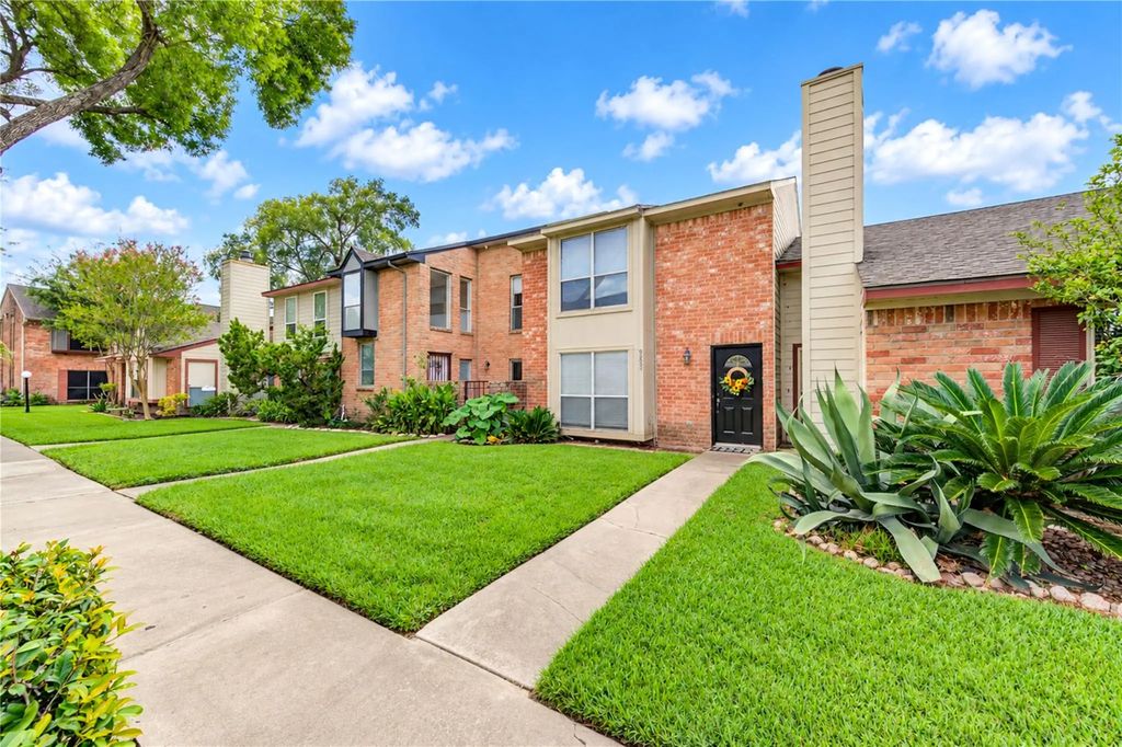 9265 Westwood Village Drive 49, Houston