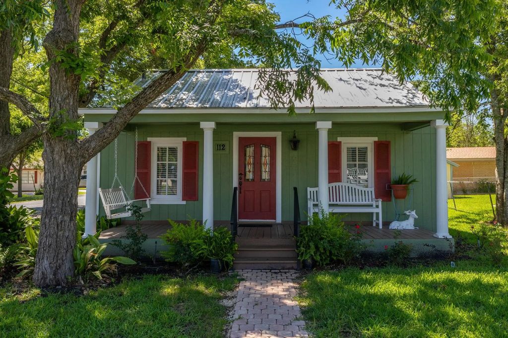112 E Market Street, Fayetteville