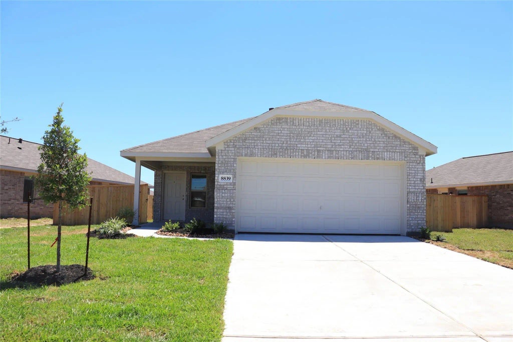 8839 Wooster Trail Drive, Baytown
