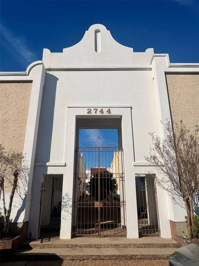 2744 Briarhurst Drive 38, Houston