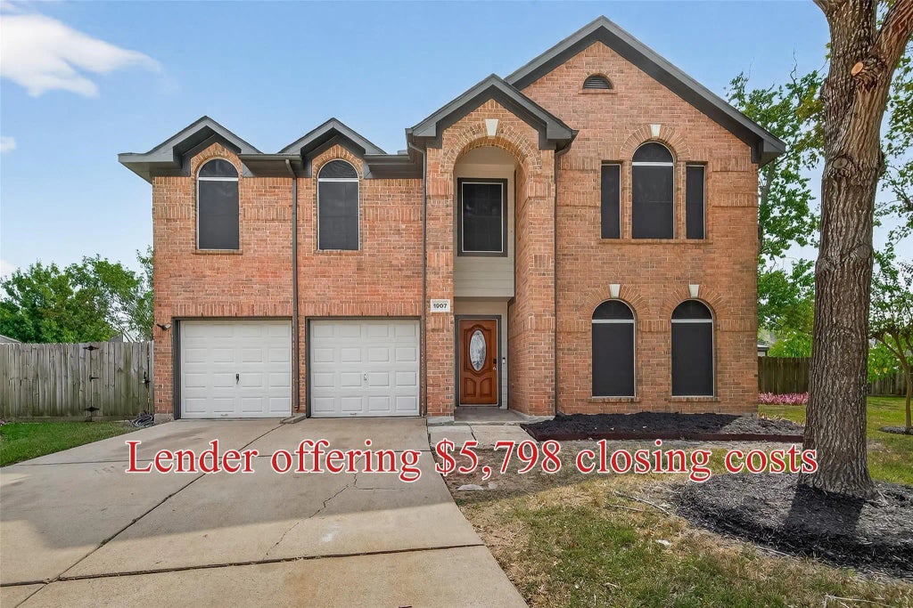 1907 N Thunderwood Circle, Fresno