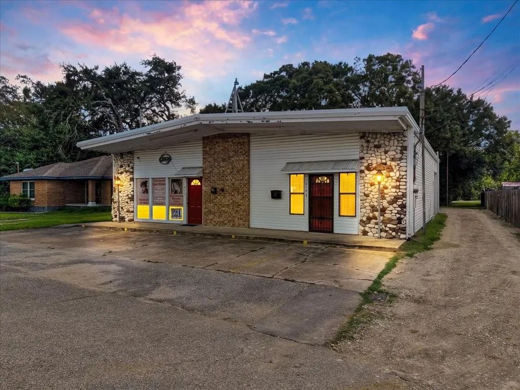 619 Dula Street, Alvin