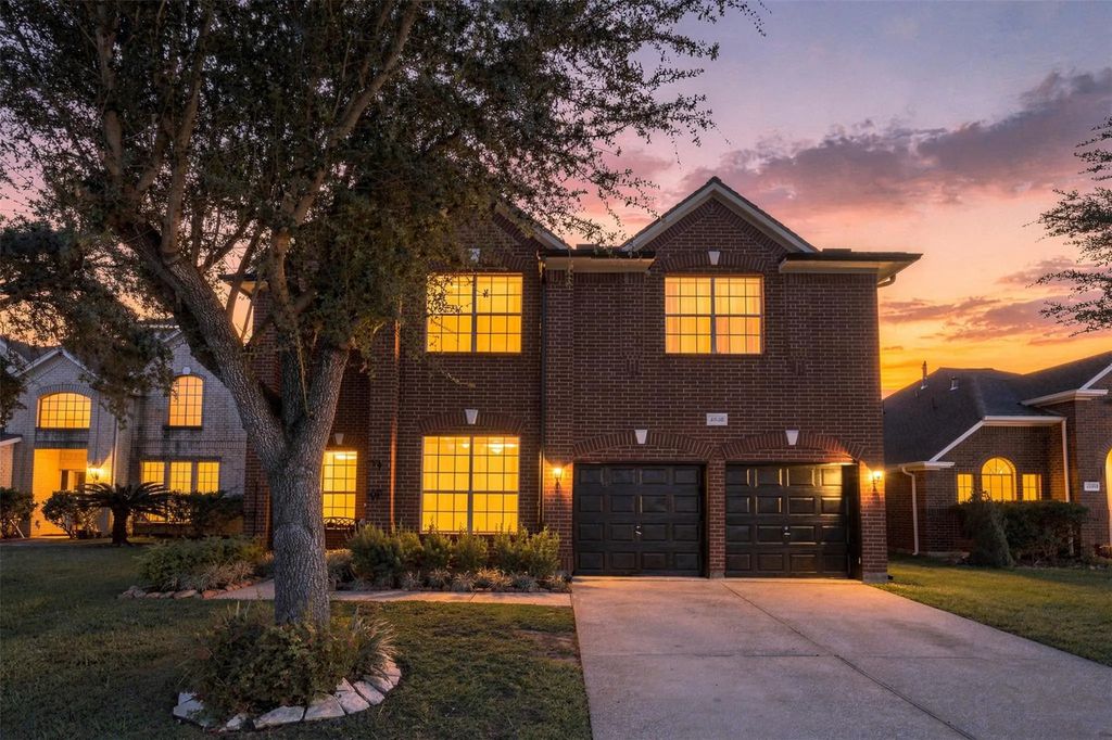 4838 Roaring Springs Road, Pasadena