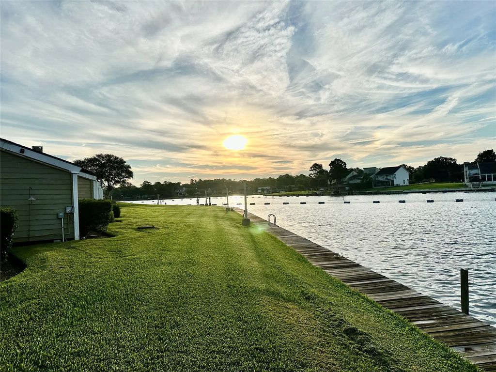 7 April Point Drive S 7, Conroe