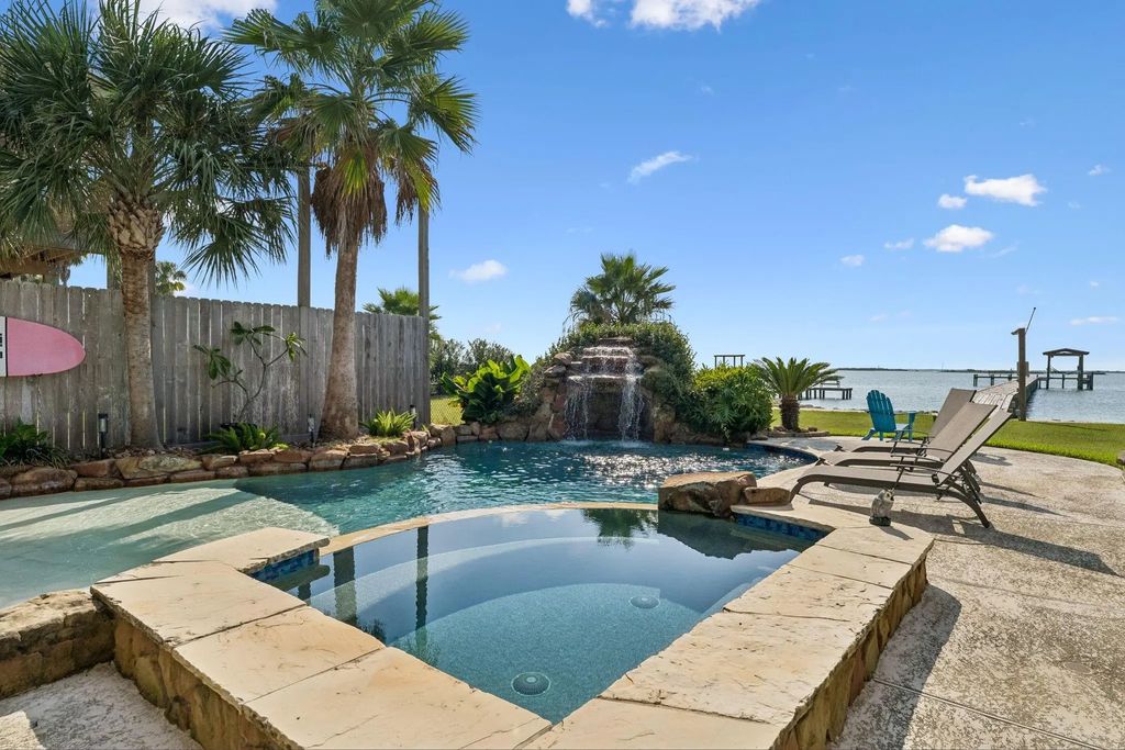 1623 Dick Bay Drive, San Leon