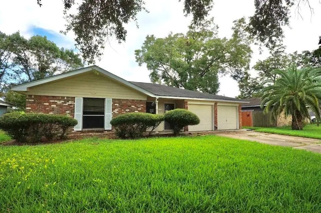 324 Pine Street, Lake Jackson