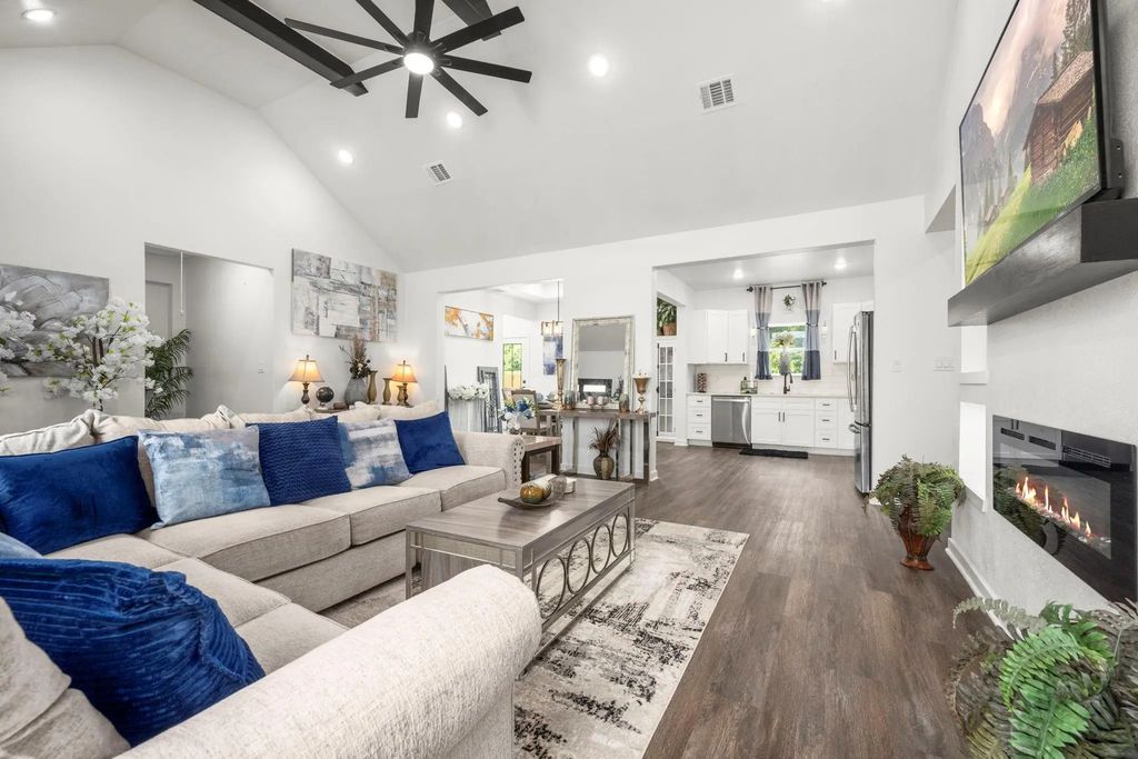 30919 Brown Pine Street, Huffman