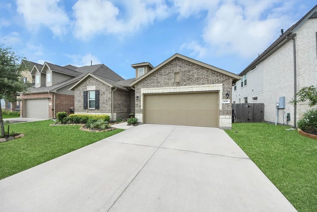 1859 Beau Banks Way, Alvin
