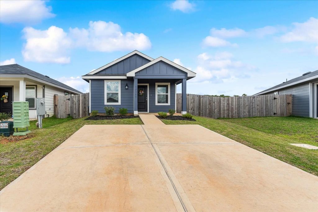 12359 Sword Point Court, Willis